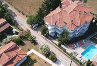 VILLA KOLONA has Balcony rooms
