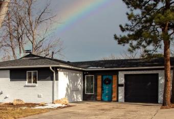 Private Home w/Yard* Dog Friendly allows 18 year olds to book a room