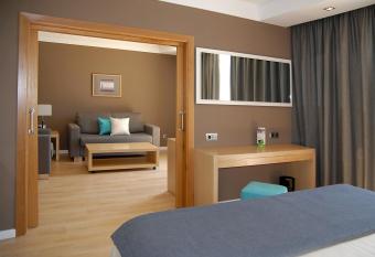 Protur Sa Coma Playa Hotel & Spa allows 18 year olds to book a room