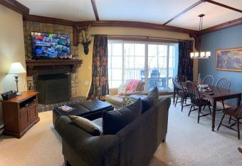 Chalet-Style Condo - 5 minutes to Lifts and village! has Balcony rooms