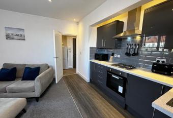 Lovely Serviced Apartment - Near Doncaster City Centre allows 18 year olds to book a room