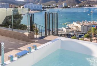 FERGUS Style Tobago - Adults Only allows 18 year olds to book a room