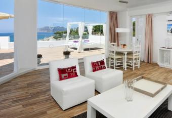 FERGUS Style Cala Blanca Suites has Balcony rooms