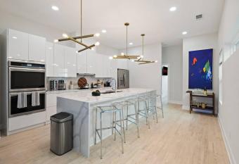 New Luxury 3 story Townhome in Trinity Groves has Balcony rooms