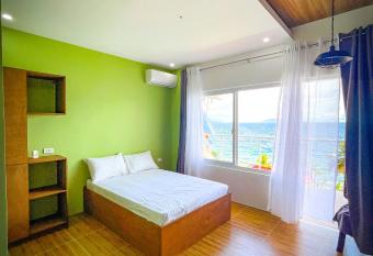 Anilao Ocean View Guest House has Balcony rooms