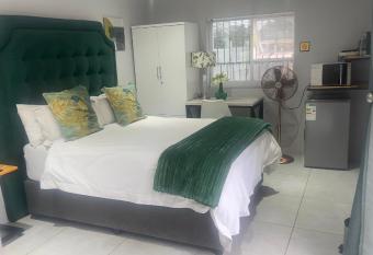 24 on Roosevelt has Balcony rooms