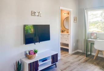 NEW! The Lovely Hibiscus House, 2mi to Ocean! has Balcony rooms