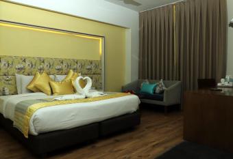 Wood Creek Resort & Spa Kasauli has Balcony rooms