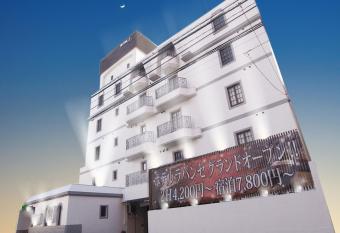                       Adult Only allows 18 year olds to book a room