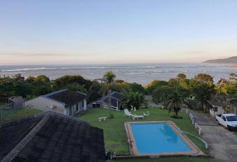 Driftwood Chalets has Balcony rooms
