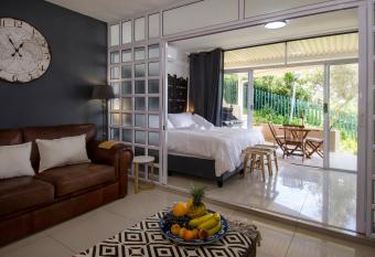 88 Carmaque Umdloti Beach Magic has Balcony rooms