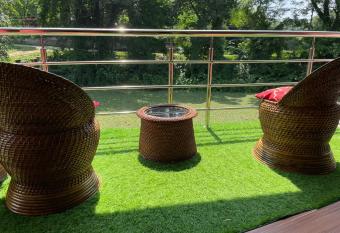 Lake Vista Home Stay has Balcony rooms