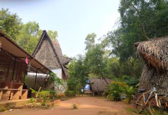 Bongypsy Eco-Hut Stay has Smoking rooms