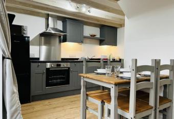 Stable Cottage has Balcony rooms