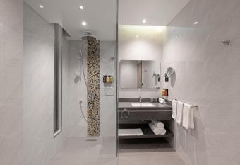 Holiday Inn Riyadh The Business District, an IHG Hotel has rooms with a private hot tub