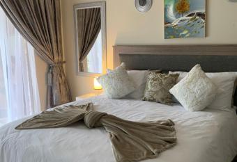 St Palms Villa has Balcony rooms