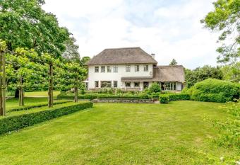 Luxury Raesborre Domain allows 18 year olds to book a room