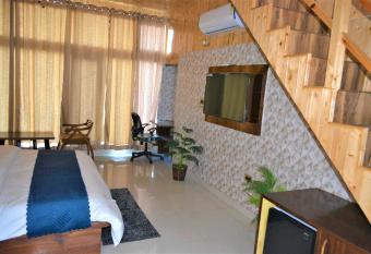 Basil Woods has Balcony rooms