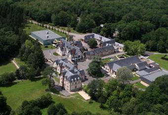 VVF Domaine de la Grande Garenne    Neuvy sur Barangeon allows 18 year olds to book a room