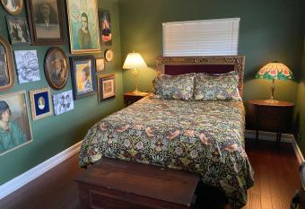 Phantom History House - Portrait Room allows 18 year olds to book a room