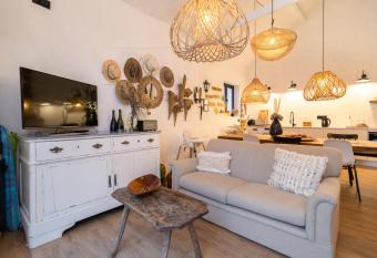 Vila Fresca Apartment allows 18 year olds to book a room