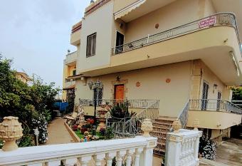 Antonella s House Pompei - Sorrento - Amalfi has rooms with a private hot tub