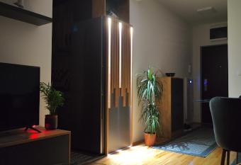 Marinkovic stan na dan allows 18 year olds to book a room