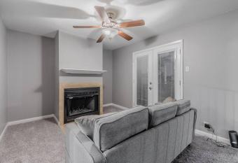 Oak Lawn / Uptown Getaway allows 18 year olds to book a room