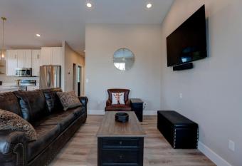 NEW Lincoln Suites Sheridan Escape Fast WiFi allows 18 year olds to book a room