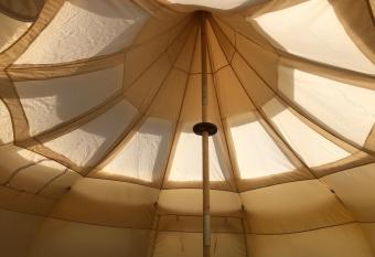Stargazer Tent met sterrenuitzicht allows 18 year olds to book a room