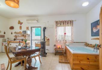 SHIR HACHORESh allows 18 year olds to book a room