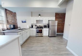 Cozy On King allows 18 year olds to book a room