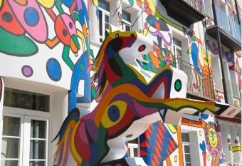 Hotel Artmadams allows 18 year olds to book a room