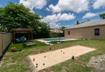 Breezy Pointe 3 Bed 2 Bath Home with Heated Pool allows 18 year olds to book a room