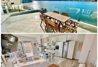 BEST VIEW at the Best Location has Balcony rooms