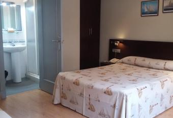 Hotel N  utico allows 18 year olds to book a room