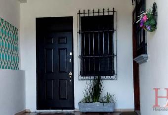 Hospedaje Aldana - Posada en   reas verdes Tuxpan Veracruz allows 18 year olds to book a room