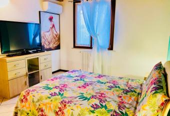 Central Apartment Private Parking Terrace & AC allows 18 year olds to book a room