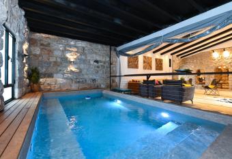 Villa Confita allows 18 year olds to book a room