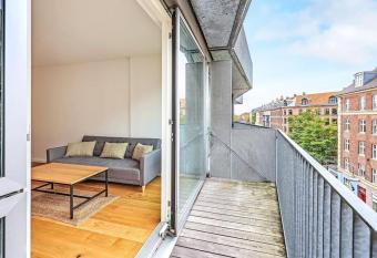 New condo/apt in the heart of Vesterbro (cph) has Balcony rooms