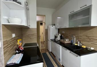 Kraljevo 1 has Balcony rooms