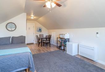 Private Loft with trail access to Boise Foothills has Balcony rooms