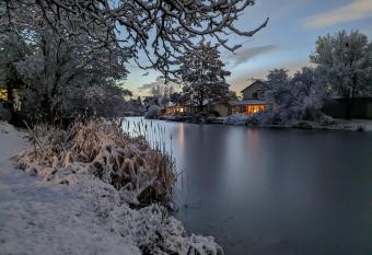 Lake Front Studio with Kayaks Bikes near Greenbelt allows 18 year olds to book a room