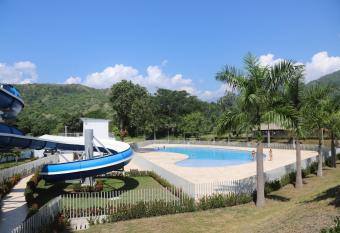 Estad  a, hermosos apartasoles en Santaf   de Antioquia allows 18 year olds to book a room