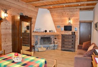 La Taverna di Sauze-GestingHome allows 18 year olds to book a room