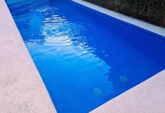 Apartamento privado a 2 min de la playa allows 18 year olds to book a room