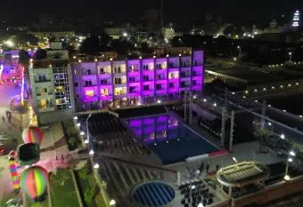 Hotel Room With Breakfast - Asyut AL Gomhorya Street allows 18 year olds to book a room