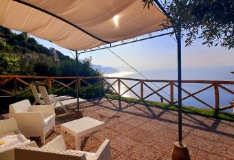 villa lucia has Balcony rooms