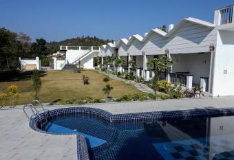 Yellow Tail by Puggles Resorts has Balcony rooms