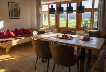 Ruhe-haus has Balcony rooms